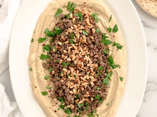 Hummus bil Lahme (Hummus with Meat)